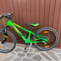 Bicicletta cube  24 piu casco cube