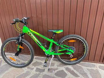 Bicicletta cube  24 piu casco cube