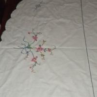 tovaglia cotone con ricami a mano