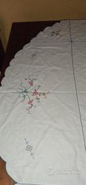 tovaglia cotone con ricami a mano