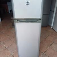 frigorifero grigio indesit