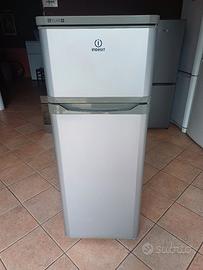 frigorifero grigio indesit