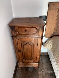 Coppia di comodini antiquariato