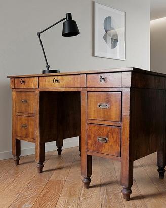Scrivania inizio'800 in legno di noce a 7 cassetti