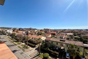 Via Gramsci: panoramico e luminoso con ascensore e