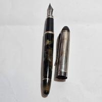 Penna stilografica Delta colore verde marmorizzato