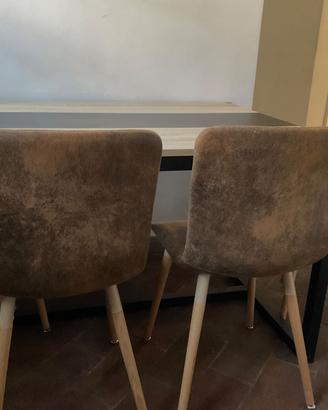 Tavolo da pranzo stile industriale con sedie