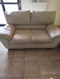 divano due posti in pelle by Natuzzi 