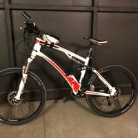 Bici elettrica full ( batteria non funzionante)