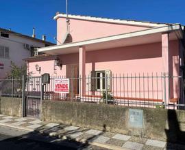 VILLA UNIFAMILIARE VICINO AL MARE RIF 744