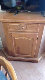 Mobile  ad angolo porta TV