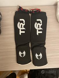 paratibia e caschetto per kickbox TRJ
