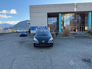 Peugeot 807 2.0 HDi 136CV ST