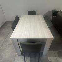 Vend cucina,tavolo,sedie e mobiletto tv tutto insi