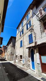 Incantevole Casa Cielo-Terra nel Cuore Medievale