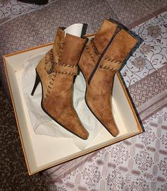 scarpe stivaletti tacco scamosciato 