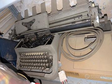 Vecchia macchina da scrivere