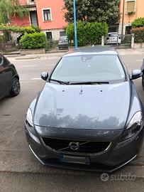 Volvo v 40