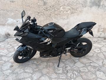 Kawasaki Ninja 400 (2018) – Nero – 30.000 km