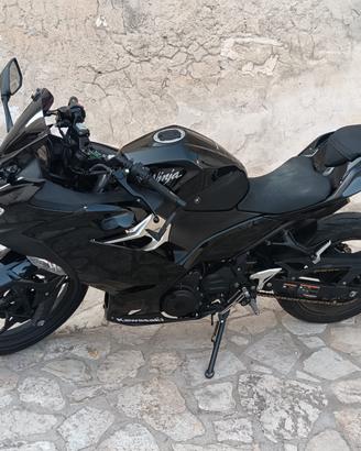 Kawasaki Ninja 400 (2018) – Nero – 30.000 km
