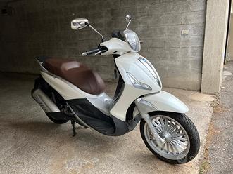 Piaggio Beverly 300 usata in vendita in Lombardia e vicinanze - Main Image