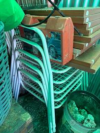 Sedie vintage, metallo bianco vecchie