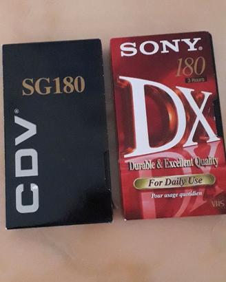 Due vhs vuoti adatti per la registrazione..