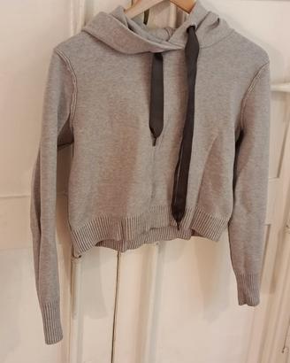 felpa corta in maglia con cappuccio 