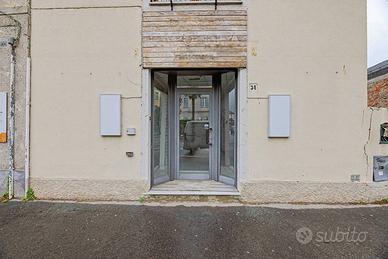 Casa indipendente di 200 m² con più di 5 locali a 