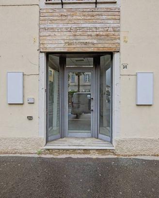 Casa indipendente di 200 m² con più di 5 locali a 