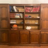 Libreria vintage in legno massaccio