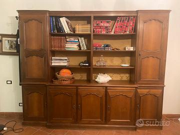 Libreria vintage in legno massaccio