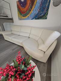 Divano letto marca Dondi Salotti in vera pelle.