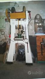 Pressa bilancino a frizione.