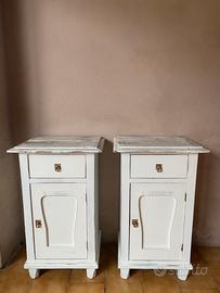 Comodini in legno massello