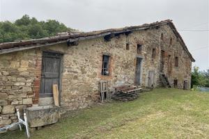 Rustico indip. da ristrutturare del 1700 terreno