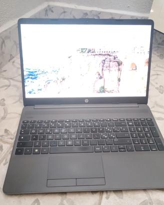 notebook hp i3-1215u=16 giga. 256ssd-win11