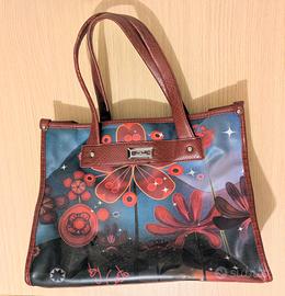 Borsa con finiture bordeaux 