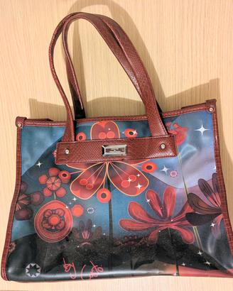 Borsa con finiture bordeaux 