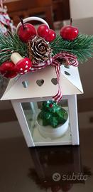 Piccola lanterna natalizia con candela albero   
