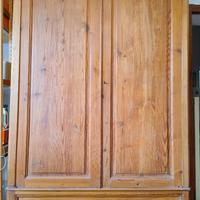 Armadio toscano a cappello diritto