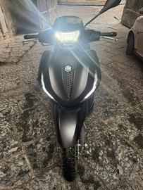 Beverly 300 deep black HPE