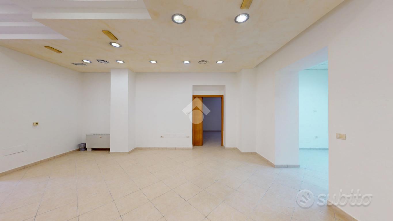 NEGOZIO A BRINDISI - Altro