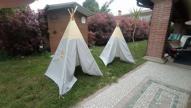 2 tende degli indiani in stoffa e legno