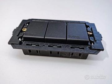 Telaio e tappi BTicino Living Classic