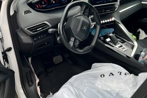 Veicolo SUV Peugeot 3008