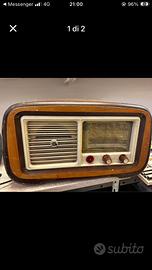 Radio a valvole antica