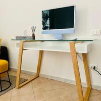 Scrivania moderna per soggiorno e/o ufficio!
