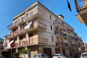 Finale di Pollina 7,5 vani + terrazzo mq 180