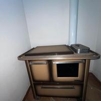 Cucina stufa con forno a legna